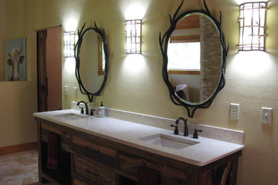 Inspiration for a rustic bathroom remodel in Tampa