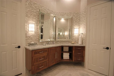 Design ideas for a traditional bathroom in Houston.