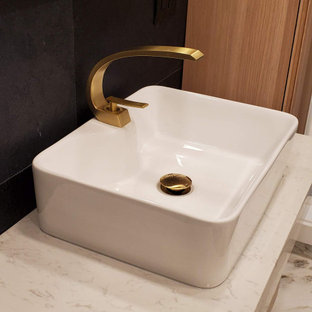 Foto di una piccola stanza da bagno padronale moderna con ante lisce, ante gialle, doccia a filo pavimento, bidè, piastrelle bianche, piastrelle di marmo, pareti bianche, pavimento in marmo, top in quarzo composito, pavimento bianco, porta doccia scorrevole, top bianco, nicchia, un lavabo e mobile bagno sospeso