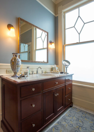 Bathroom by Margot Hartford Photography