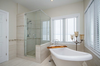 オタワにあるトランジショナルスタイルのおしゃれな浴室の写真