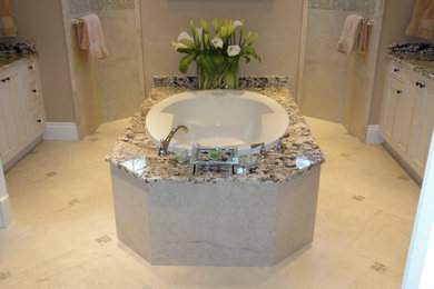Inspiration for a contemporary bathroom remodel in Tampa