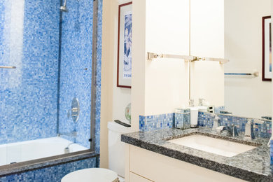 シアトルにあるエクレクティックスタイルのおしゃれな浴室の写真