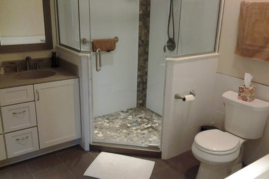 Example of a bathroom design in Detroit