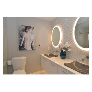 Sexy Little Bathroom - Moderne - Salle de Bain - Vancouver - par Cara
