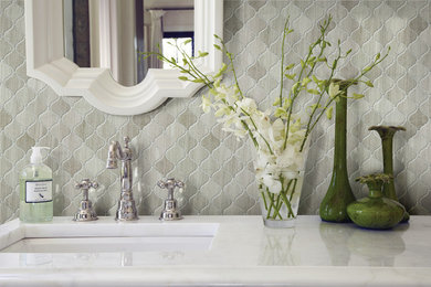 This is an example of a contemporary bathroom in New Orleans.