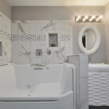 Shelby Oak - main bath with Koehler Elegance accessible tub