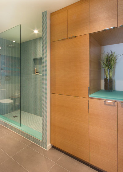 Modern Bathroom by Affecting Spaces Design Studio