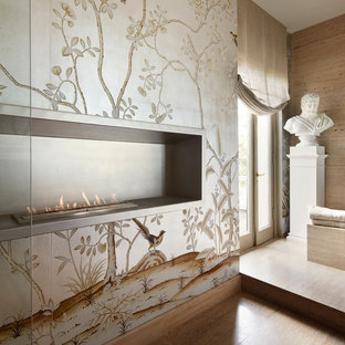 Exempel på ett mellanstort klassiskt en-suite badrum, med släta luckor, skåp i mellenmörkt trä, ett undermonterat badkar, beige kakel, stenhäll, beige väggar, klinkergolv i porslin, ett undermonterad handfat och bänkskiva i kalksten