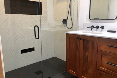 Example of a bathroom design in Orange County