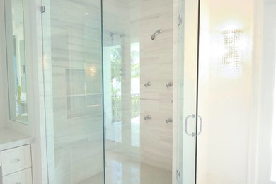 Bathroom - modern bathroom idea in Miami