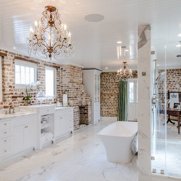 Shower for two, and dual fireplaces