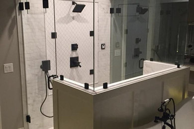 ジャクソンにあるコンテンポラリースタイルのおしゃれな浴室の写真