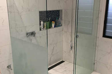 シドニーにあるモダンスタイルのおしゃれな浴室の写真
