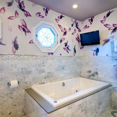 Example of a trendy corner bathtub design in Los Angeles