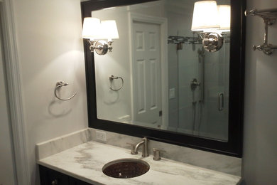 タンパにあるトラディショナルスタイルのおしゃれな浴室の写真