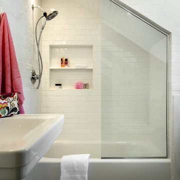 Simple Guest Bath