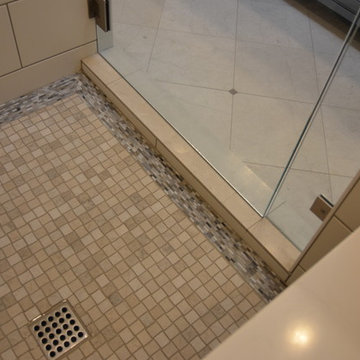 Simple Transitional Bathroom