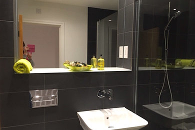 This is an example of a modern bathroom in Buckinghamshire.