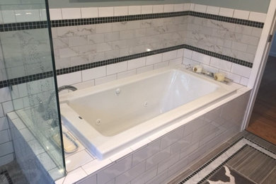 サクラメントにあるトランジショナルスタイルのおしゃれな浴室の写真