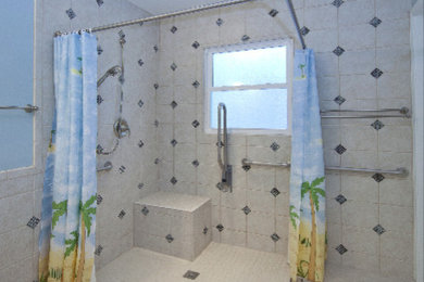 他の地域にあるトラディショナルスタイルのおしゃれな浴室の写真