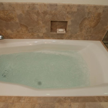 Spa Tub 6Ft. w/bench seat shower w/new configuration walk in closet