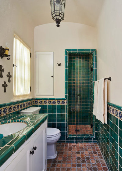 Средиземноморский Ванная комната by Rollins Andrew Interiors