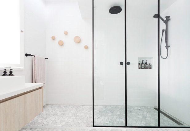 コンテンポラリー 浴室 Spinzi Design