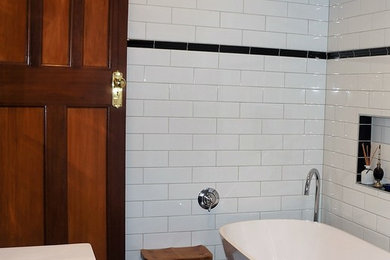 クライストチャーチにあるトラディショナルスタイルのおしゃれな浴室の写真