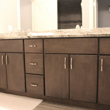 Starmark Master Bath in Maple Monroe Slate