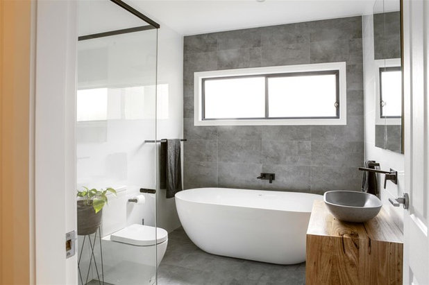 Modern Bathroom by Smith & Sons Remodeling Experts Canada