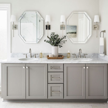 75 Bathroom With Gray Cabinets Ideas, Small Bathroom Ideas With Gray Vanity