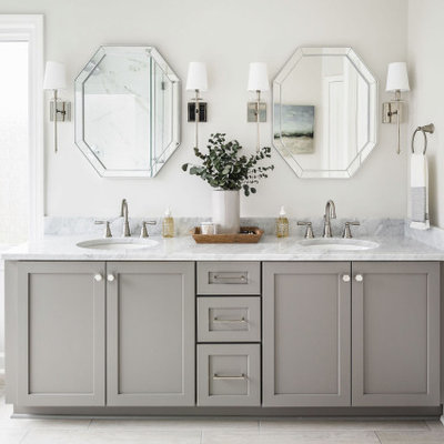 Example of a large classic master white tile and porcelain tile porcelain tile and beige floor corner shower design in Charlotte with shaker cabinets, gray cabinets, a two-piece toilet, white walls, an undermount sink, marble countertops, a hinged shower door and gray countertops