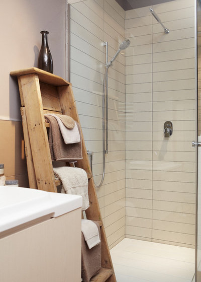 コンテンポラリー 浴室 by Llama Architects