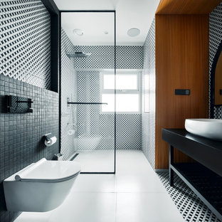 Immagine di una stanza da bagno eclettica