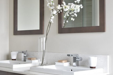 Inspiration for a modern bathroom remodel in Toronto