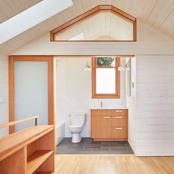 Sunset Hill DADU - Bathroom Open