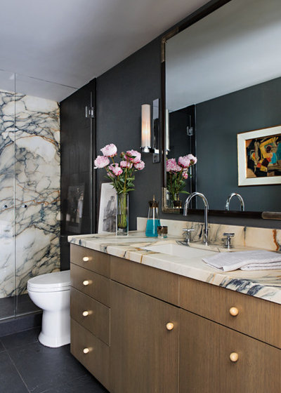 コンテンポラリー 浴室 by John Wooden Interiors