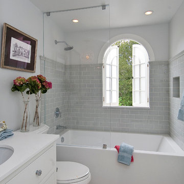 75 Traditional Tub Shower Combo Ideas You Ll Love April 2022 Houzz - Small Bathroom Ideas With Tub And Shower Combo
