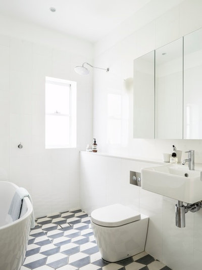 Beach Style Bathroom by Decus Interiors