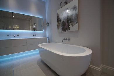 Inspiration for a contemporary bathroom in Cardiff.