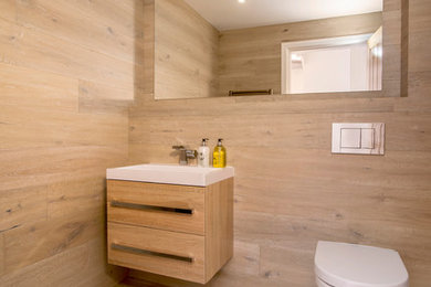 ハートフォードシャーにあるラスティックスタイルのおしゃれな浴室の写真