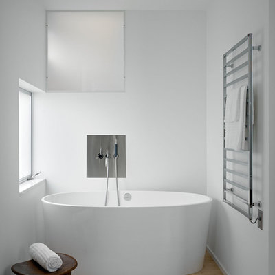 Minimalist freestanding bathtub photo in San Francisco