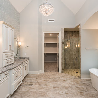 Example of a classic bathroom design in Charlotte