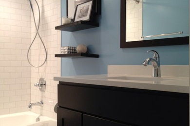 Bathroom - contemporary bathroom idea in Chicago