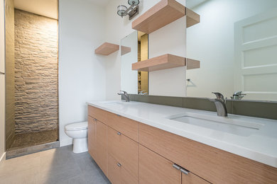 Bathroom - eclectic bathroom idea in Calgary