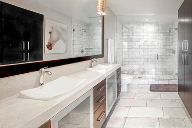 Example of a mid-sized minimalist bathroom design in Las Vegas