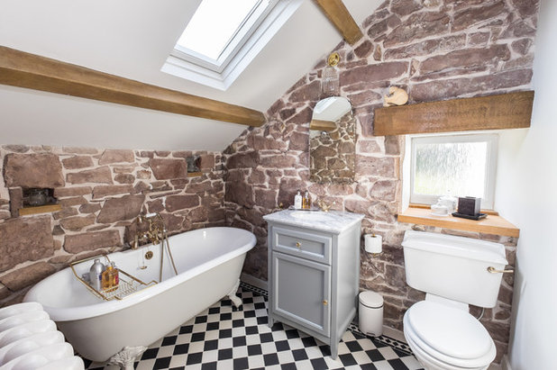 Rustic Bathroom by Amelia Wilson