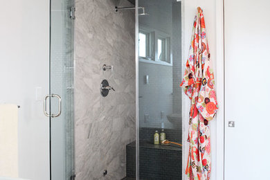 サンフランシスコにある高級な広いミッドセンチュリースタイルのおしゃれな浴室の写真