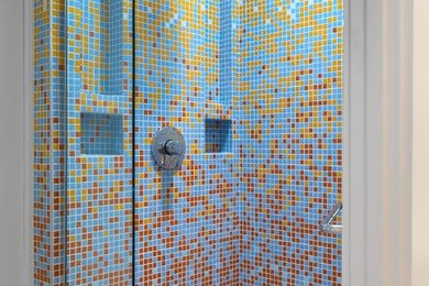 Bathroom - modern bathroom idea in Los Angeles